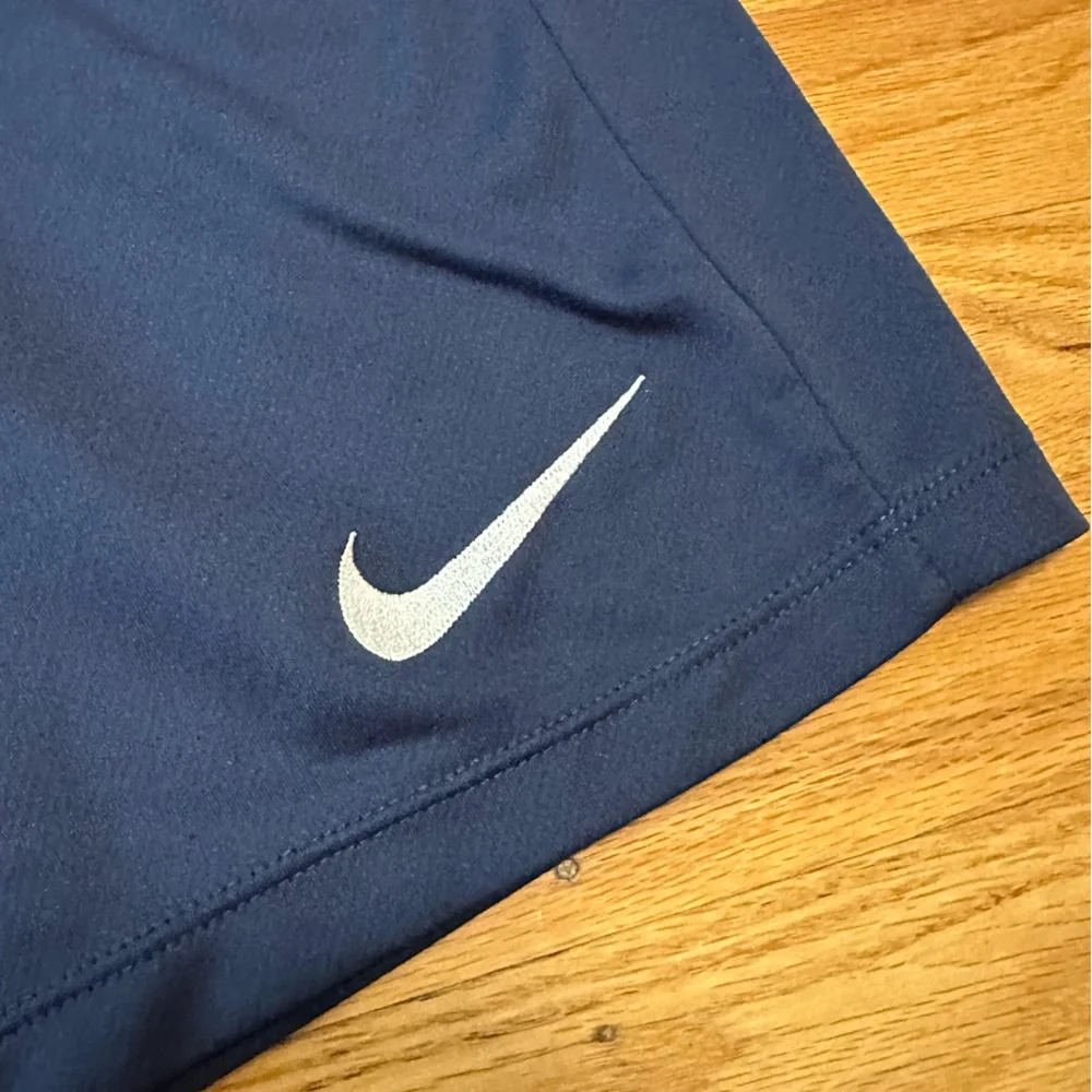 Nike Men's Navy Blue Sports Shorts - Picture 3 of 4